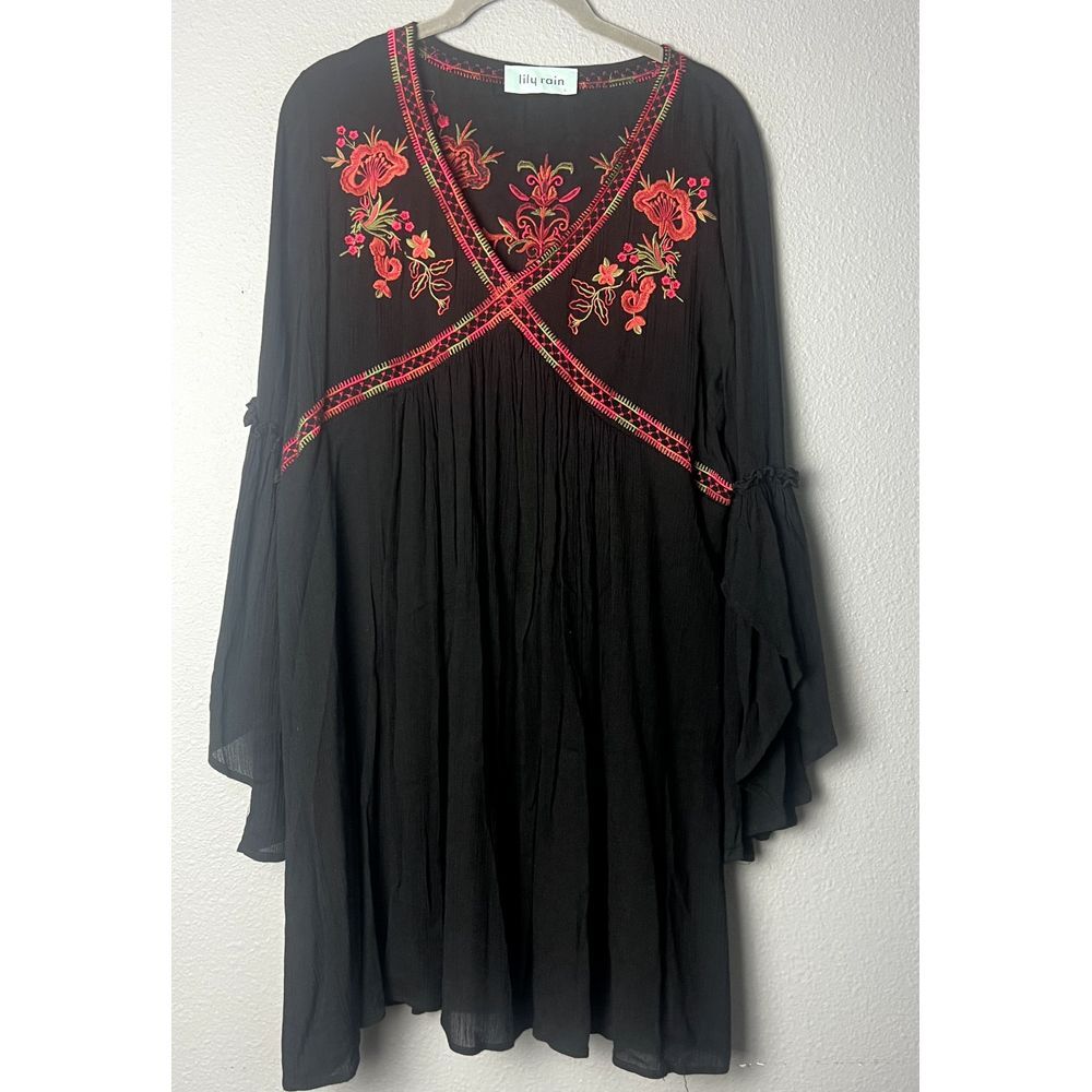 Lily Rain Blouse Women Large Black Red Embroidered Floral Bell Sleeve Whimisical